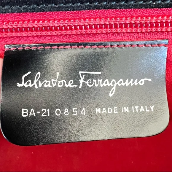 SALVATORE FERRAGAMO Black Smooth Leather Signature Gancini Pattern Shoulder Bag